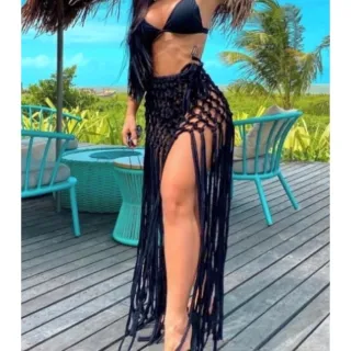 Conjuntos femininos em fio de malha: saia em macramê e saída de praia