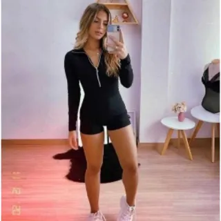 Moda blogueira: macacão gringo manga longa e shorts curto em várias cores para academia e festas - Vermelho