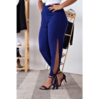 Modelo Skinny Cintura Alta Sem Bolsos: Calça Feminina Com Fenda Lateral - Estilo Gringa - Preto