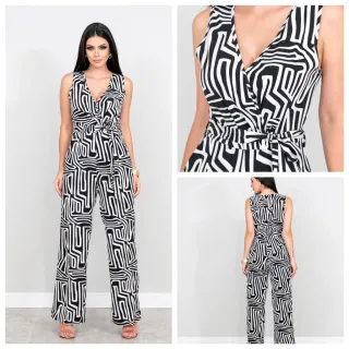 Decote geométrico em macacão com formas - Azul Marinho