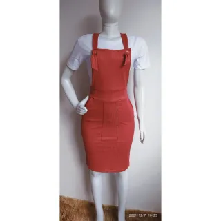 Jardineira Midi Lisa Canelada - Salopete com Bolso e Alça Regulável - MESCLA