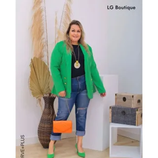 Blazer Plus Size de Alfaiataria com Botões Dourados - Bordô