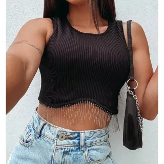 Moda gringa feminina: Blusa cavada cropped canelada com franja de metal - P
