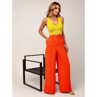 Calça Pantalona cintura alta estilo alfaiataria com detalhe elástico nas costas - Várias Cores - Bege Escuro