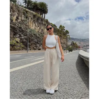 Calça Pantalona cintura alta estilo alfaiataria com detalhe elástico nas costas - Várias Cores - Bege Escuro