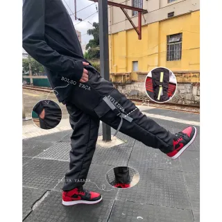 Calça Reta Unissex com Bolsos Laterais e Fita Refletiva - G