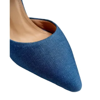 Amarrar Scarpin: Estilo e Elegância em um Calçado - Jeans azul