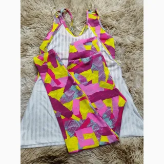 Moda Fitness Feminina: Kit Conjunto Trio Calça E Top + Blusa Embutida em Promoção - 33