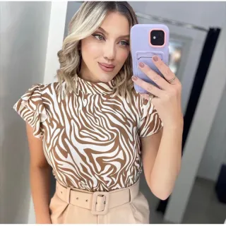 Moda blogueira 2022: Blusa feminina manga curta com babado - Xadrez terra