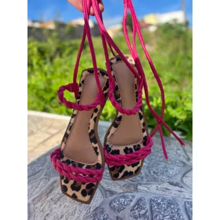 Sandália de amarrar quadrada, rasteirinha baixa de amarrar - Onça com pink