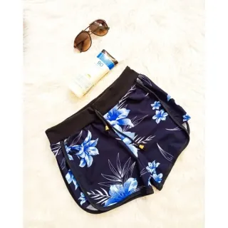 Saida de Praia Evangélico Feminino - Short Flores - PLUMA VERDE