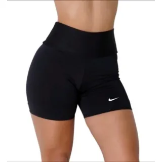 Bermuda confortável e não transparente - Shorts meia coxa - Shorts meia coxa preto/branco