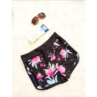 Saida de Praia Evangélico Feminino - Short Flores - PLUMA VERDE