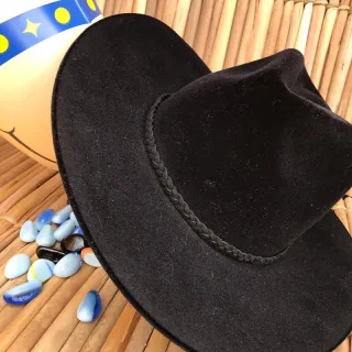 Trançado de courinho em formato de chapéu - Bandinha - Cinza