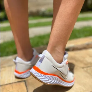 Lançamento 2023 Tênis Masculino Esportivo Confortável Academia - Preto com Dourado