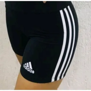 Bermuda confortável e não transparente - Shorts meia coxa - Shorts meia coxa preto/branco