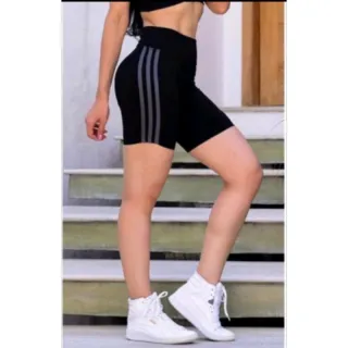 Bermuda confortável e não transparente - Shorts meia coxa - Shorts meia coxa preto/branco