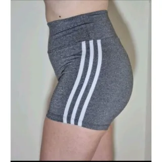 Bermuda confortável e não transparente - Shorts meia coxa - Shorts meia coxa preto/branco