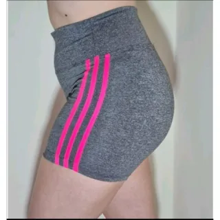 Bermuda confortável e não transparente - Shorts meia coxa - Shorts meia coxa preto/branco