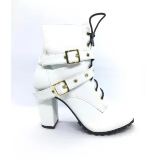 Bota feminina com solado tratorado, salto grosso e opções de fivela - Sued preto