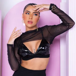Moda balada: Cropped vinil brilhoso fake com bojo - tendência regata - Preto