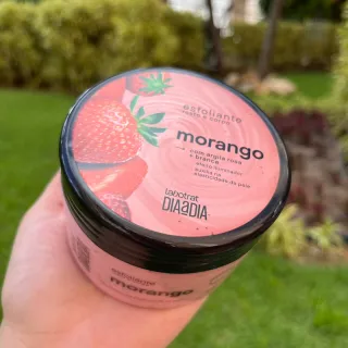 Skincare Labotrata: Esfoliante Morango, Pitaya e Melancia para Corpo e Rosto - Capim Limão