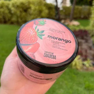 Skincare Labotrata: Esfoliante Morango, Pitaya e Melancia para Corpo e Rosto - Capim Limão