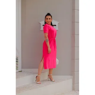 Moletinho despojado com fenda: vestido midi com estilo - Preto