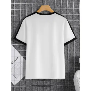 Roupa confortável masculina: camisa branca com detalhes em preto no ombro - GG