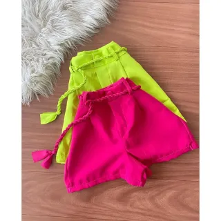 Tendência feminina: Short de alfaiataria com cordão - Verde Bandeira