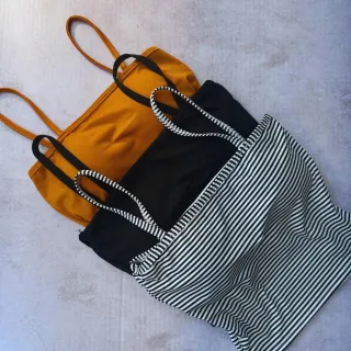 Promoção Blusa Feminina Croped Suplex Reto com Bojo Confortável - Preto/Caramelo/Listrado