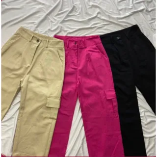 Calça Flare Feminina Wide leg em Sarja com Bolso Lateral Cargo - Bege