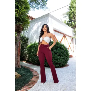 Calça preta feminina flare cintura alta com cinto forrado malha crepe - Bordô