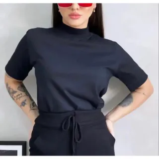 Camiseta feminina básica de algodão com gola alta - T-shirts - Pink