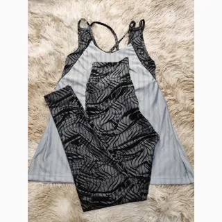 Moda Fitness Feminina: Kit Conjunto Trio Calça E Top + Blusa Embutida em Promoção - 33