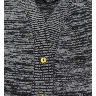 Moda outono inverno: Blusa feminina de frio, cardigans com botão e suéter tricô - Marsala