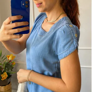 Blusa feminina manga curta jeans, gola canoa com dois botões - JEANS ESCURO