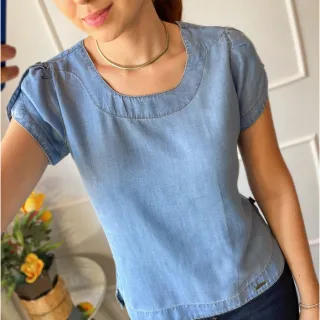 Blusa feminina manga curta jeans, gola canoa com dois botões - JEANS ESCURO