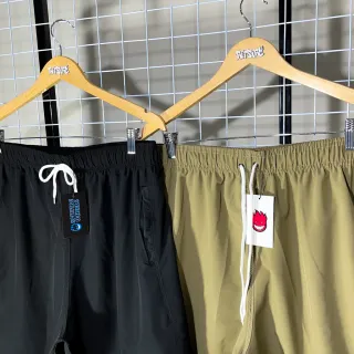 Envio Imediato Bermuda Masculina Spit Fire Rosa sk8 Skate Shop Short em Elastano com Tal Tel - Creme Flor vermelha