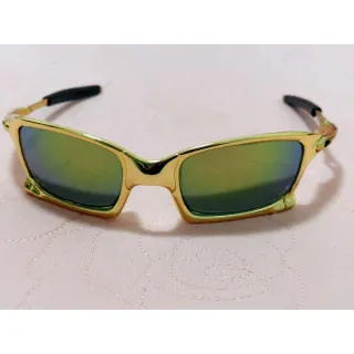 Óculos de Sol Juliet Várias Cores - Hastes de Ferro Unissex - Quadrado/Dourado