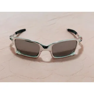 Óculos de Sol Juliet Várias Cores - Hastes de Ferro Unissex - Quadrado/Dourado