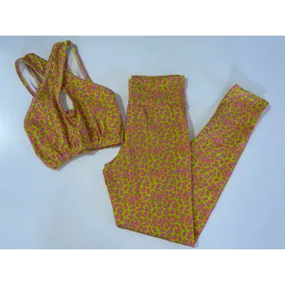 Conjunto de treino suplex feminino transpassado, calça legging e top cropped - Preto