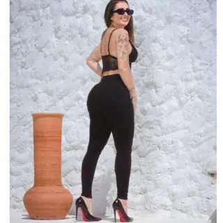 Perfeita calça jeans feminina preta skinny levanta bumbum - Preta, 54