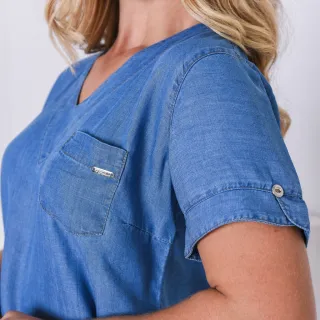 Blusa manga curta feminina jeans gola V com bolso - JEANS CLARO
