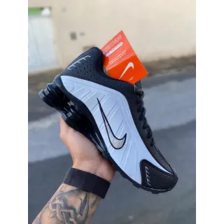 Promoção Tênis Masculino Preto e Vermelho com 4 Molas R4 - PRETO/PRETO