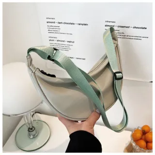 Bolsa impermeável meia lua feminina transversal em poliéster - Laranja