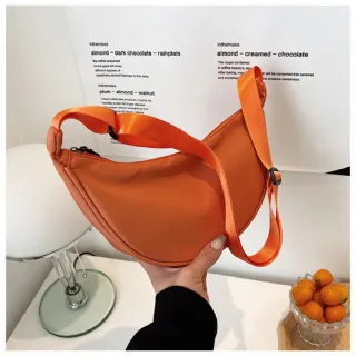 Bolsa impermeável meia lua feminina transversal em poliéster - Laranja