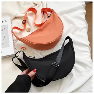 Bolsa impermeável meia lua feminina transversal em poliéster - Laranja