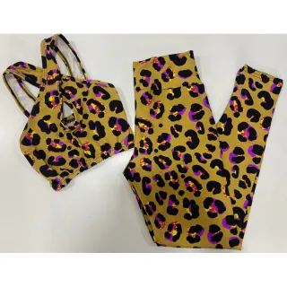 Conjunto de treino suplex feminino transpassado, calça legging e top cropped - Preto