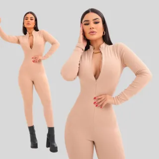Moda Gringa Premium: Macacão Longo Canelado 3D com Zíper - Preto